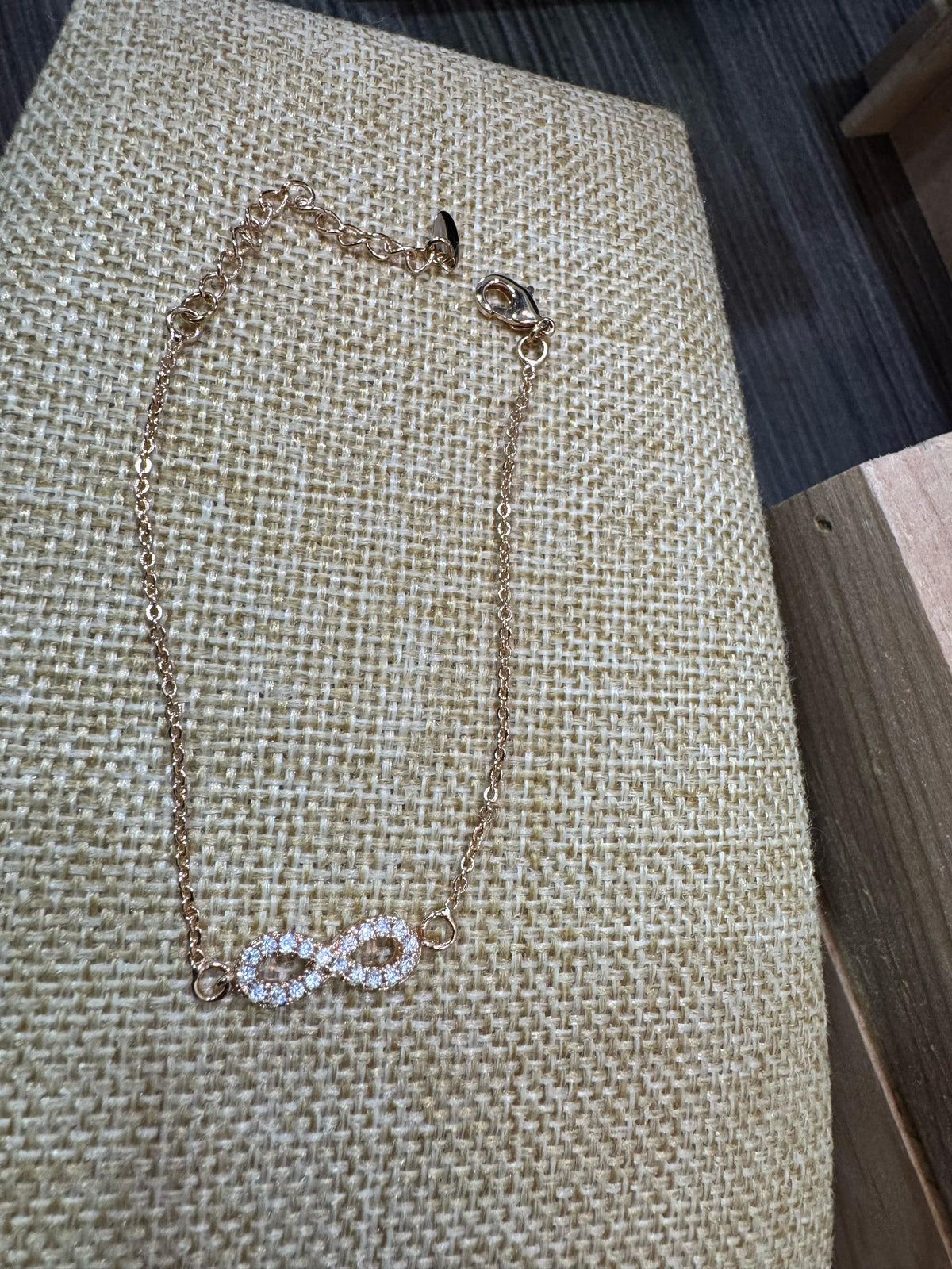 Pulsera Infinito Oro laminado y Zirconias