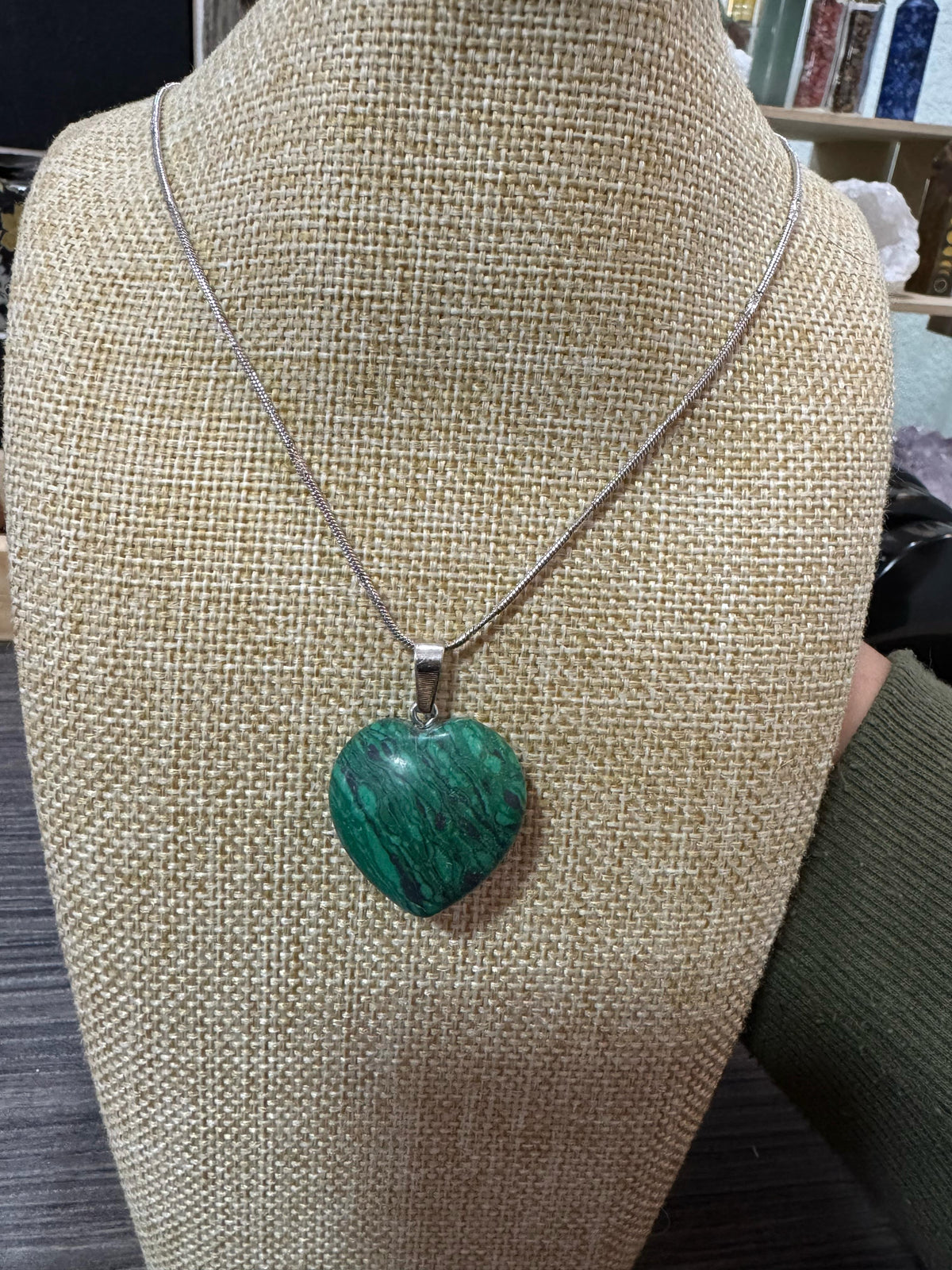 Dije con cadena corazón Malaquita