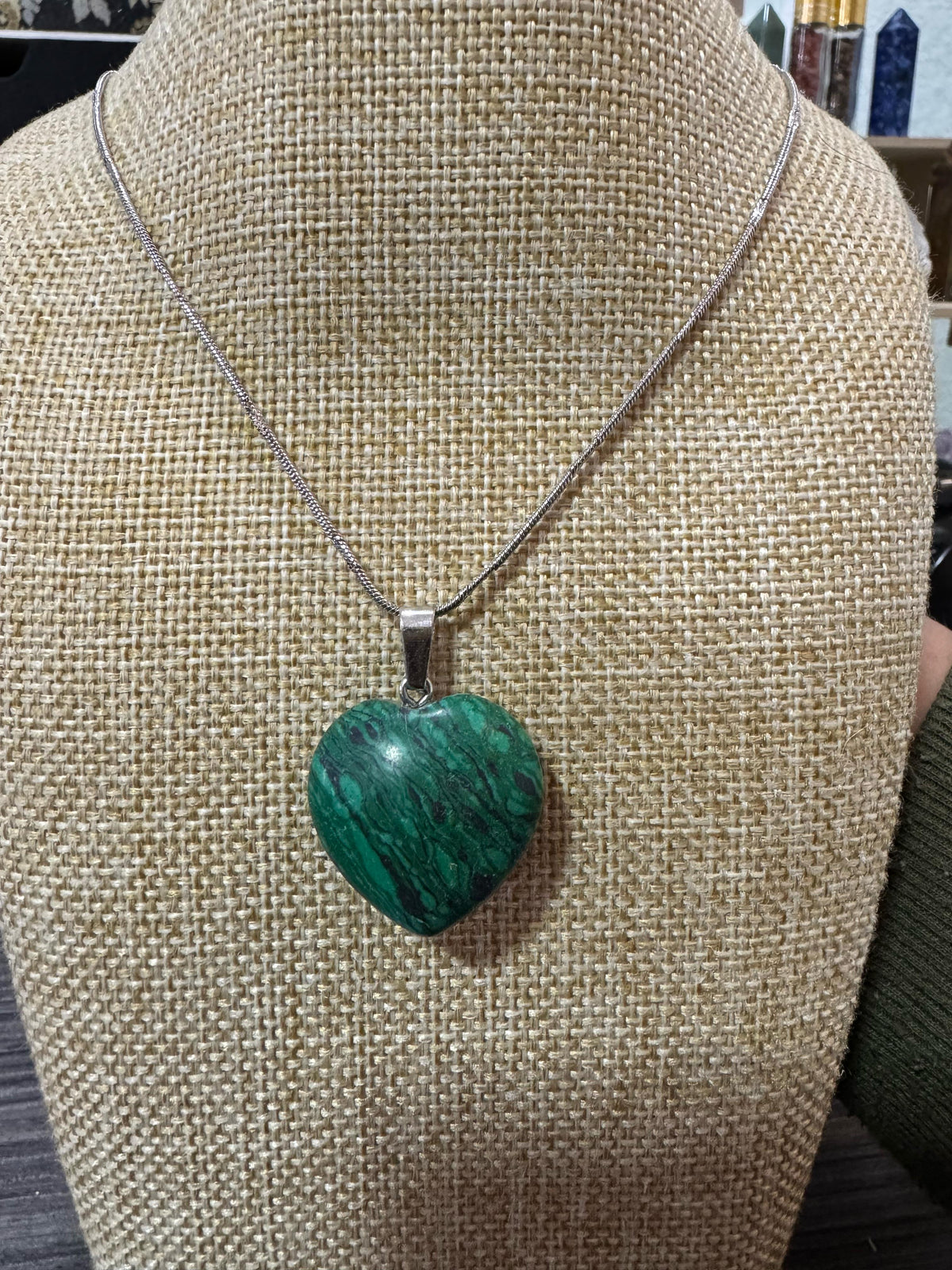 Dije con cadena corazón Malaquita