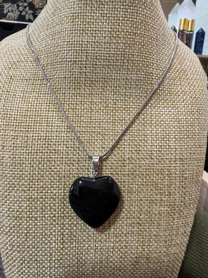 Dije con cadena Corazón Obsidiana