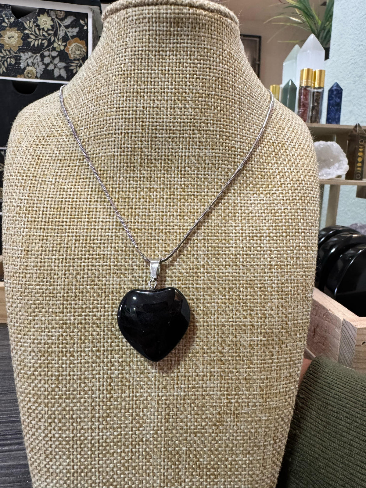 Dije con cadena Corazón Obsidiana
