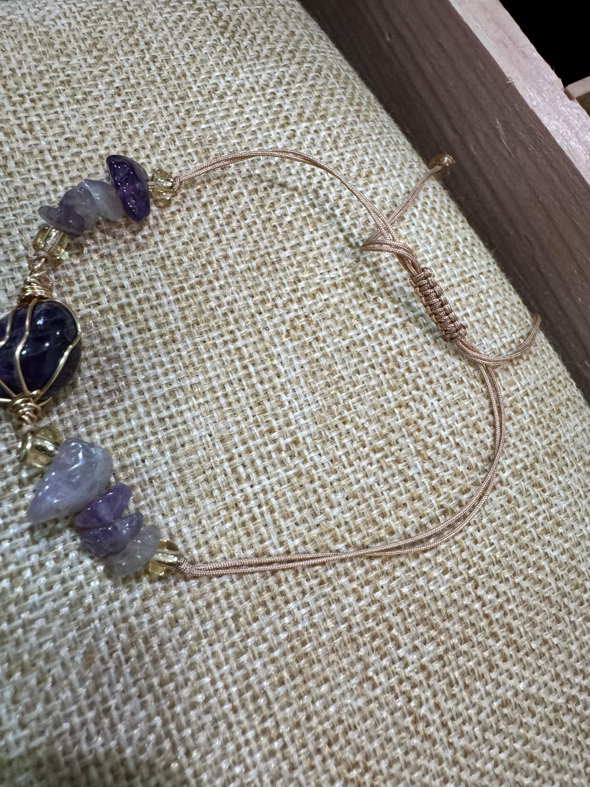 Pulsera de Cuarzo Amatista Engarzada