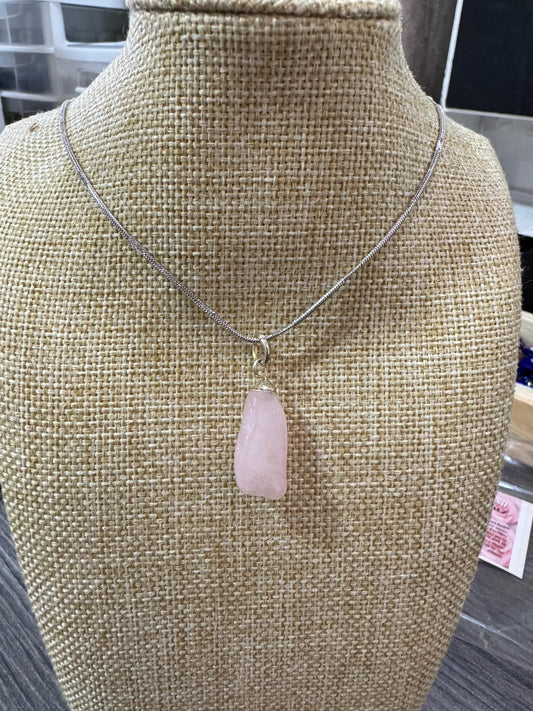 Dije con cadena Cuarzo Rosa